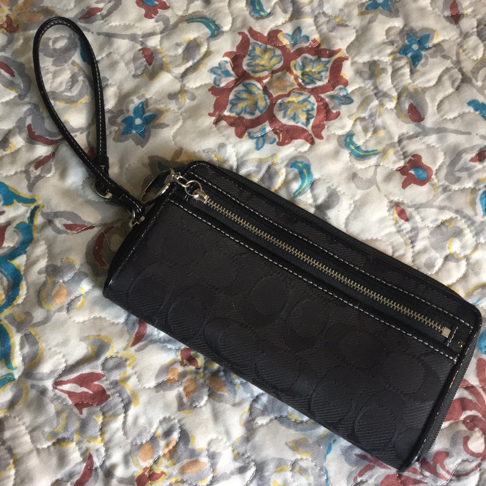 Coach Wristlet 🎀